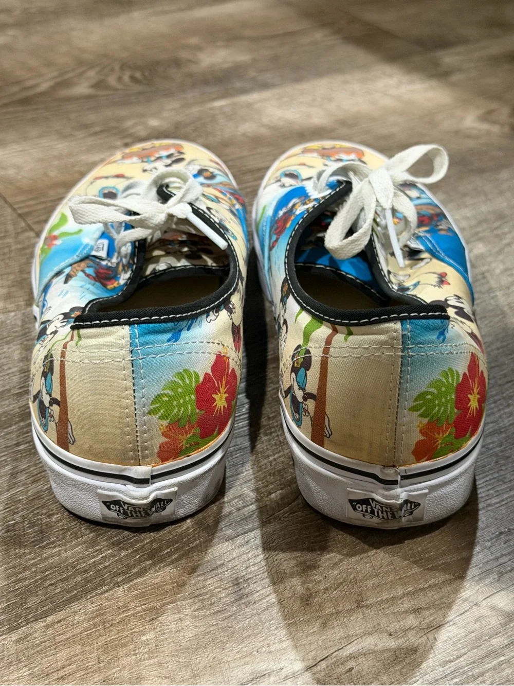 Vans x Disney Rare Limited Edition Mickey Mouse Aloha Sneakers 9 M 10.5 W